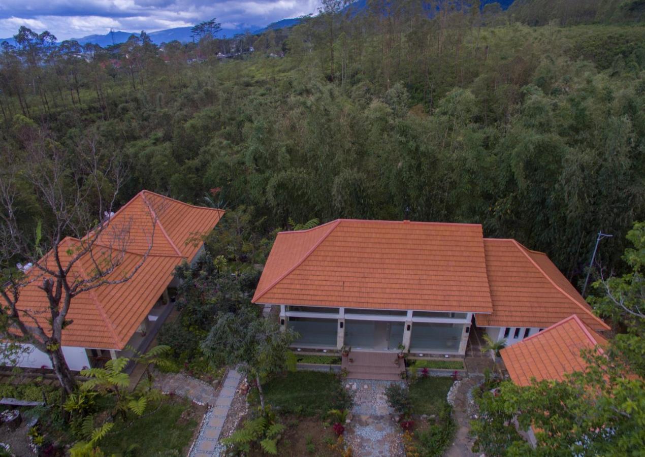 Ara Garden Inn, Accommodation, Yoga Studio & Spa Ruteng Eksteriør billede